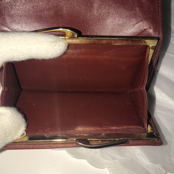 Host Pick!🌟AUTHENTIC CARTIER BIFOLD KISSLOCK WALLET - Picture 9 of 15
